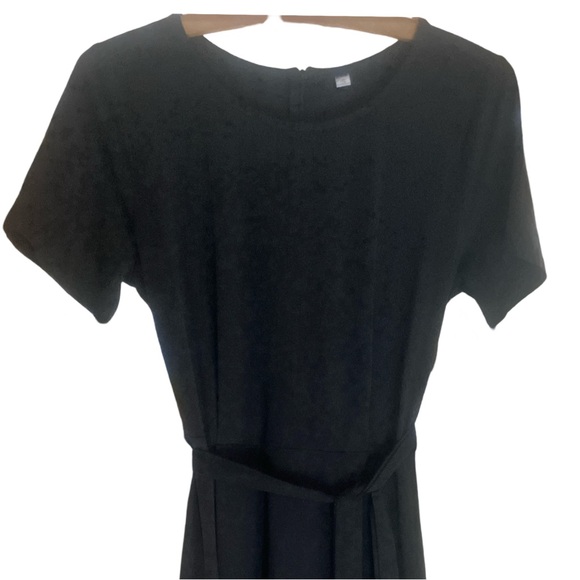 Black Jersey Knit Midi Dress w/ Waist Tie – Comfy & Versatile Wardrobe Essential - Picture 9 of 12